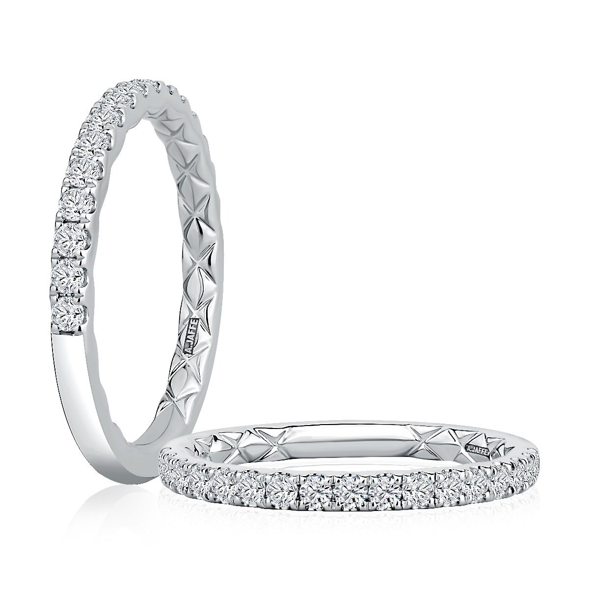 Classic Halfway Diamond Pave Band with Quilts® Interior
